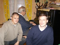 Grupas 'Vilki' puiši ciemos pie Ēvalda Siliņa. Skan 'Paliec sveiks mans mazais draugs' (2009.gads)